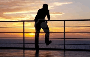 Descripción: Thinking man silhouette and red sunset on a ferry Stock Photo - 456464